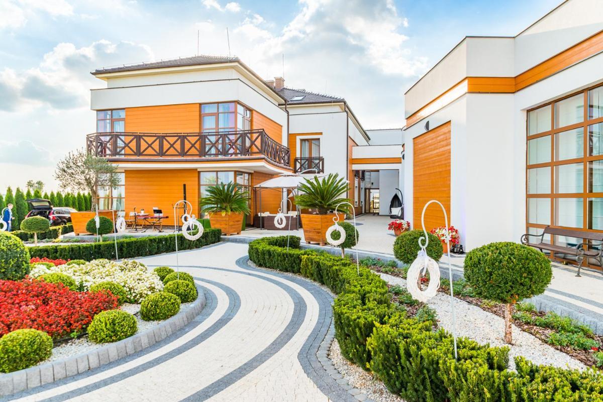 Hotel Kristoff Łaszków Extérieur photo