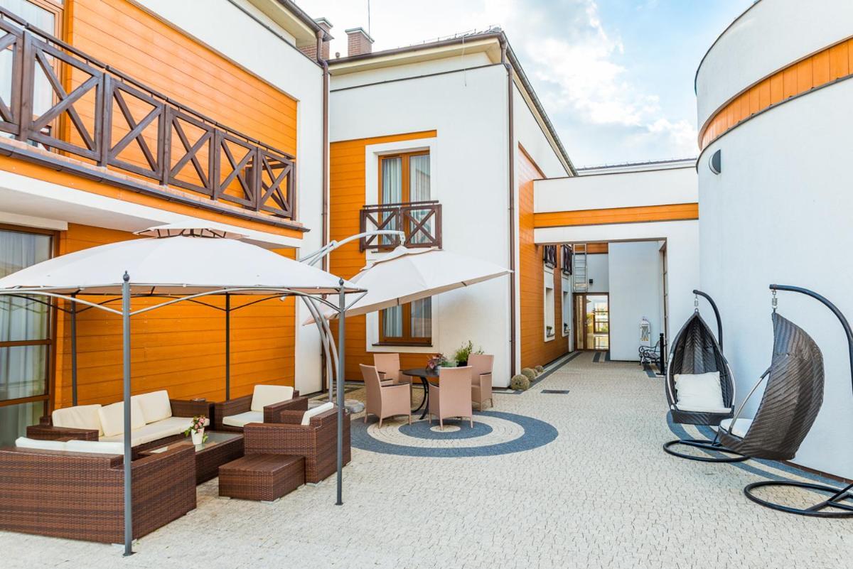 Hotel Kristoff Łaszków Extérieur photo