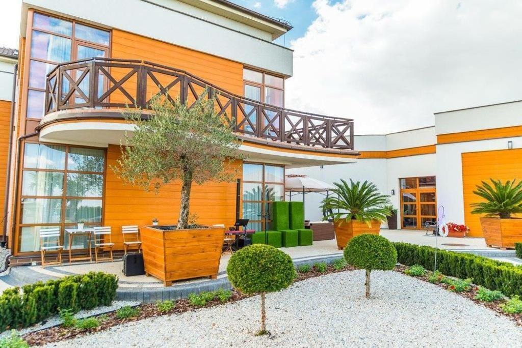 Hotel Kristoff Łaszków Extérieur photo